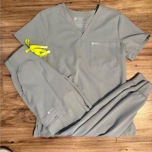 FIGS Extreme Silver Arrows Scub set XS